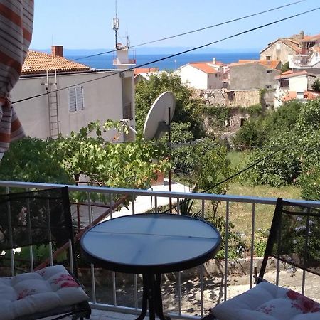 Apartment For 6 In Makarska Centar Bagian luar foto