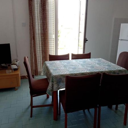 Apartment For 6 In Makarska Centar Bagian luar foto