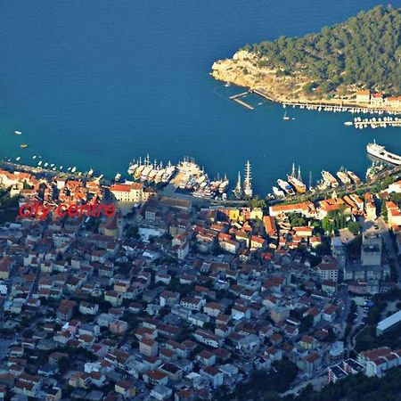 Apartment For 6 In Makarska Centar Bagian luar foto