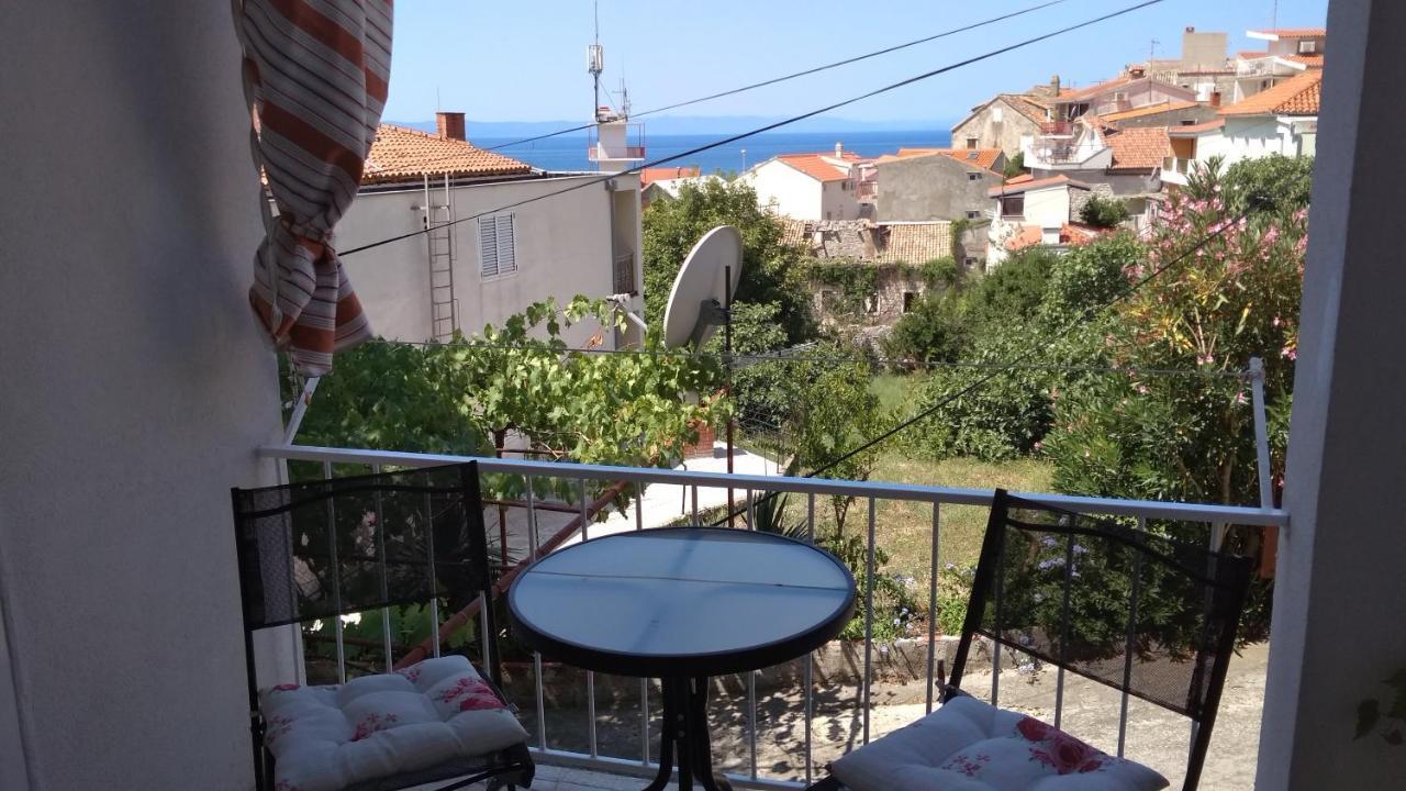 Apartment For 6 In Makarska Centar Bagian luar foto