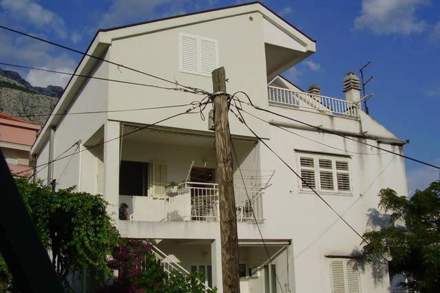 Apartment For 6 In Makarska Centar Bagian luar foto