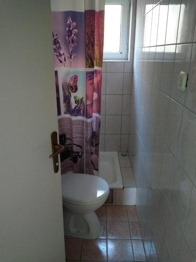 Apartment For 6 In Makarska Centar Bagian luar foto